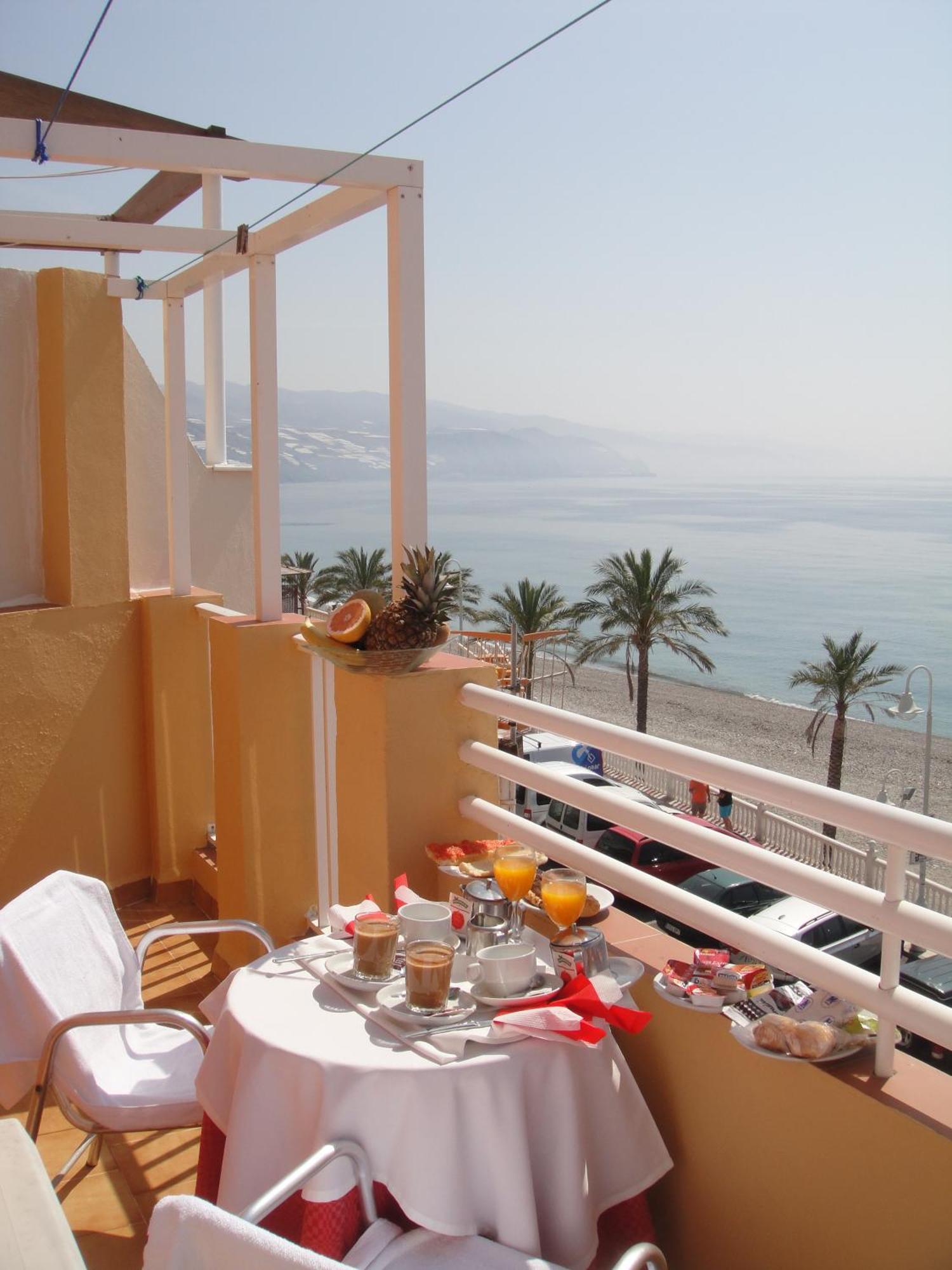 Hostal Costa Sol Castell de Ferro Eksteriør billede